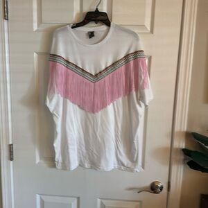 Festival style T-shirt with pink fringe